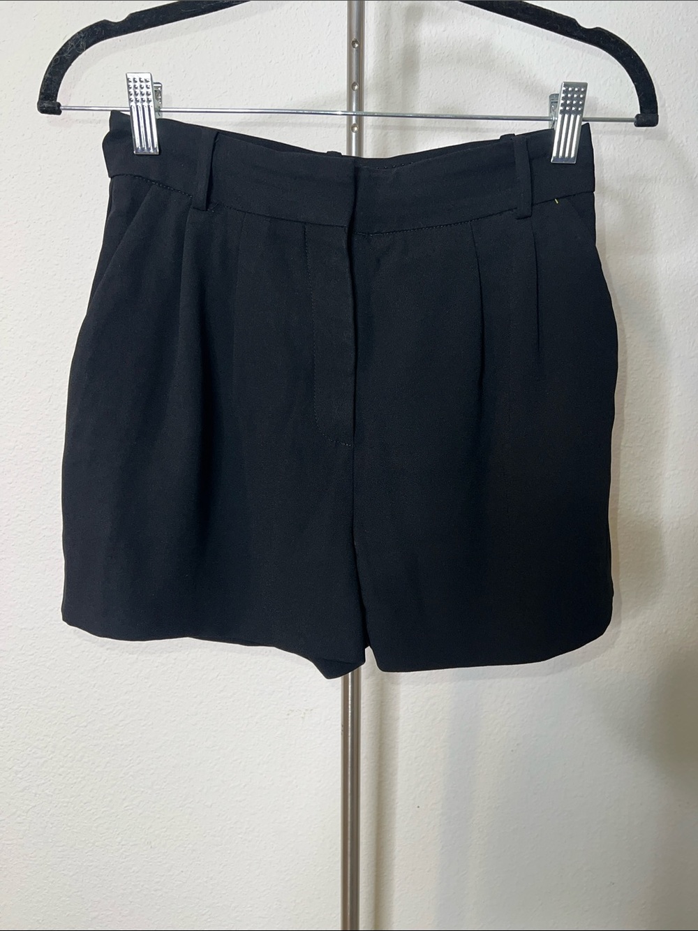 Aritzia Babaton Black Tailored Dress Shorts